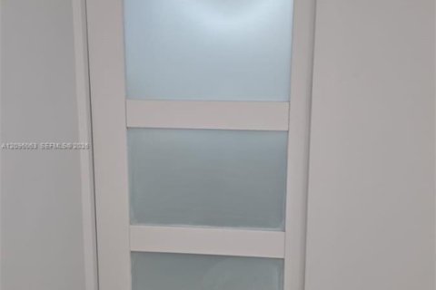 Villa ou maison à louer à Miami, Floride: 3 chambres, 120.77 m2 № 2387143 - photo 19