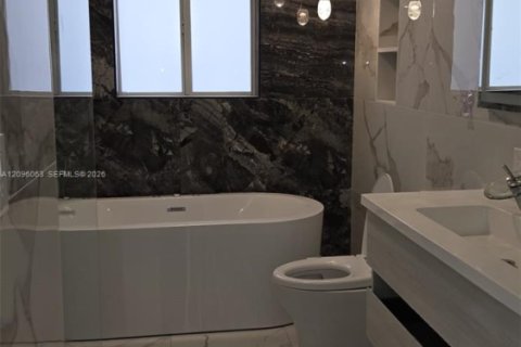 Villa ou maison à louer à Miami, Floride: 3 chambres, 120.77 m2 № 2387143 - photo 11