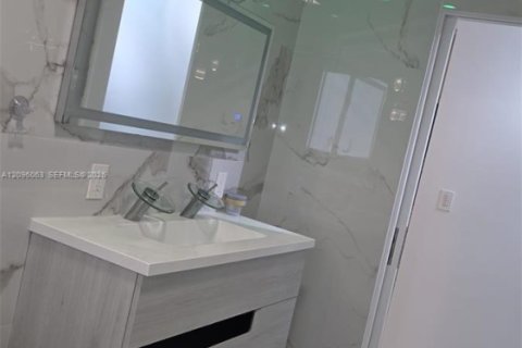 Villa ou maison à louer à Miami, Floride: 3 chambres, 120.77 m2 № 2387143 - photo 8