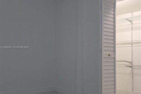 Villa ou maison à louer à Miami, Floride: 3 chambres, 120.77 m2 № 2387143 - photo 12