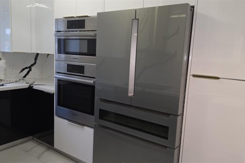 Villa ou maison à louer à Miami, Floride: 3 chambres, 120.77 m2 № 2387143 - photo 2