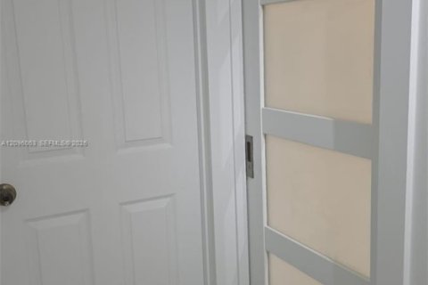 Villa ou maison à louer à Miami, Floride: 3 chambres, 120.77 m2 № 2387143 - photo 18