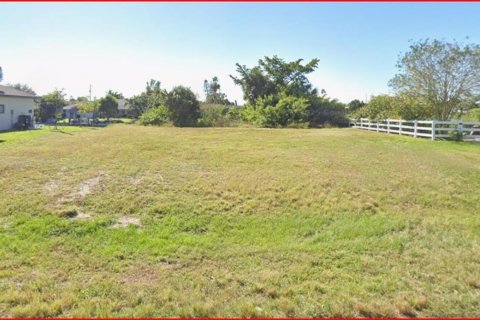 Commercial property in Cape Coral, Florida № 2252230