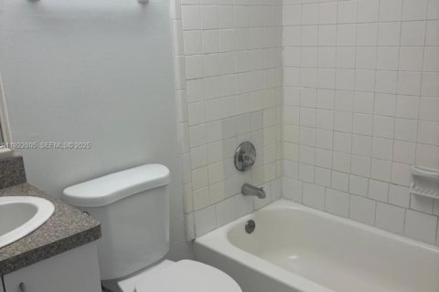 Copropriété à louer à Tamarac, Floride: 1 chambre, 69.68 m2 № 1976714 - photo 15