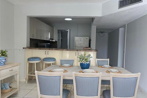 Copropriété à louer à Tamarac, Floride: 1 chambre, 69.68 m2 № 1976714 - photo 2