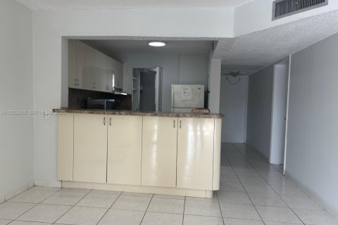 Copropriété à louer à Tamarac, Floride: 1 chambre, 69.68 m2 № 1976714 - photo 9