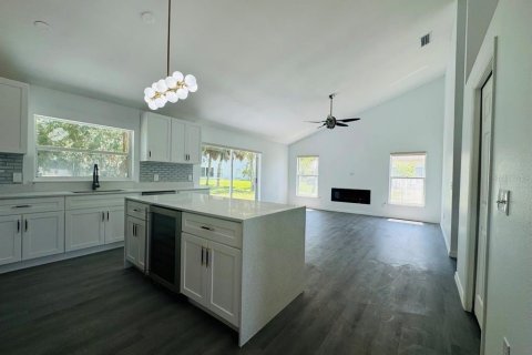 House in Daytona Beach, Florida 4 bedrooms, 171.4 sq.m. № 1866742 - photo 8