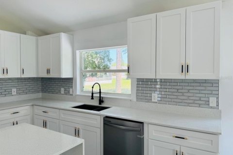 House in Daytona Beach, Florida 4 bedrooms, 171.4 sq.m. № 1866742 - photo 9