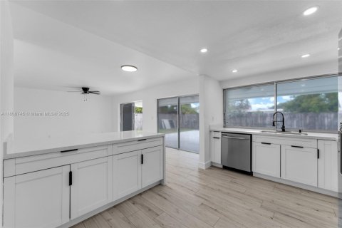 Купить виллу или дом в Майами, Флорида 3 спальни, 126.44м2, № 1745916 - фото 7