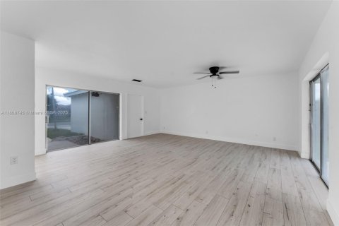 Villa ou maison à vendre à Miami, Floride: 3 chambres, 126.44 m2 № 1745916 - photo 4