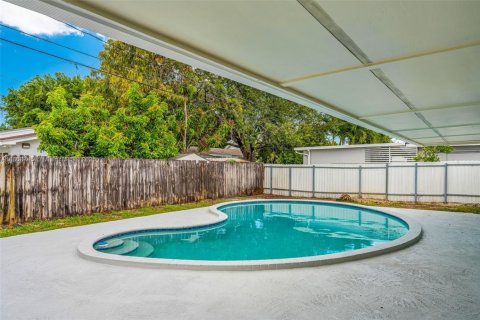 House in Miami, Florida 3 bedrooms, 126.44 sq.m. № 1745916 - photo 21