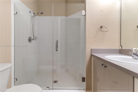 Villa ou maison à louer à Doral, Floride: 4 chambres, 208.94 m2 № 1993743 - photo 17