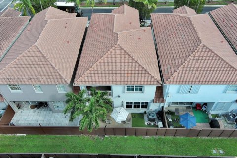 Casa en alquiler en Doral, Florida, 4 dormitorios, 208.94 m2 № 1993743 - foto 3