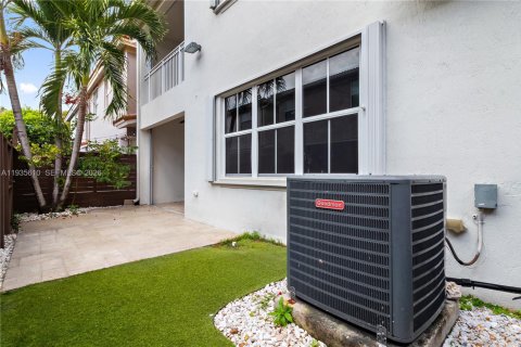 Villa ou maison à louer à Doral, Floride: 4 chambres, 208.94 m2 № 1993743 - photo 13