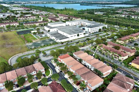 Casa en alquiler en Doral, Florida, 4 dormitorios, 208.94 m2 № 1993743 - foto 7