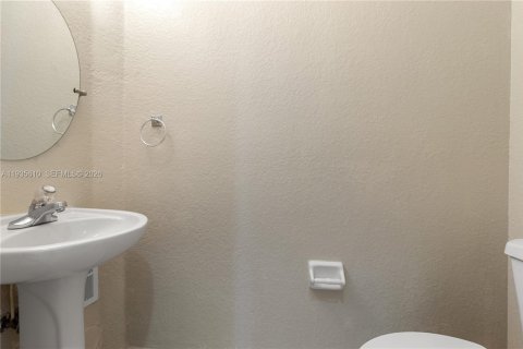 Villa ou maison à louer à Doral, Floride: 4 chambres, 208.94 m2 № 1993743 - photo 20