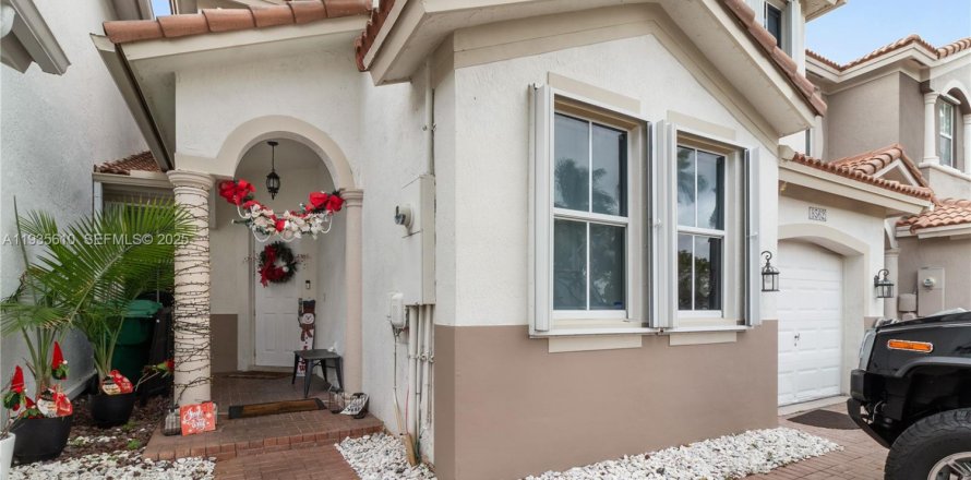 Casa en Doral, Florida 4 dormitorios, 208.94 m2 № 1993743