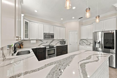 House in Port St. Lucie, Florida 3 bedrooms, 227.15 sq.m. № 2421120 - photo 22