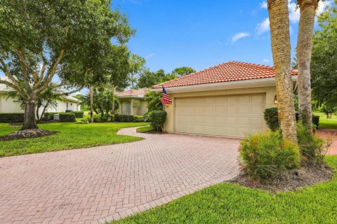 House in Port St. Lucie, Florida 3 bedrooms, 227.15 sq.m. № 2421120 - photo 4