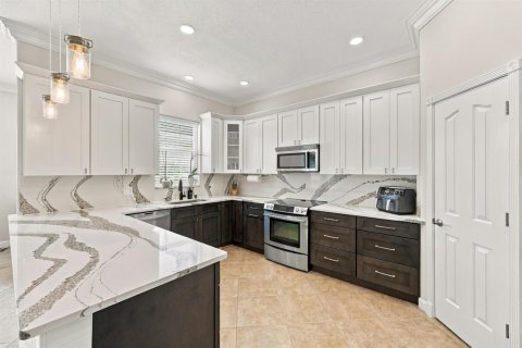 House in Port St. Lucie, Florida 3 bedrooms, 227.15 sq.m. № 2421120 - photo 21