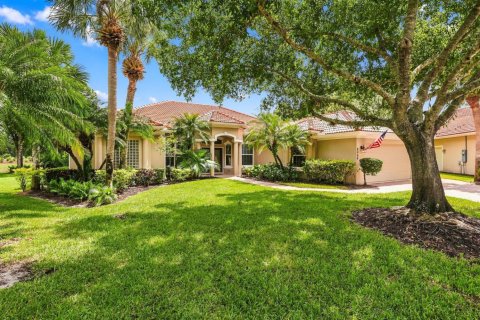 House in Port St. Lucie, Florida 3 bedrooms, 227.15 sq.m. № 2421120 - photo 2
