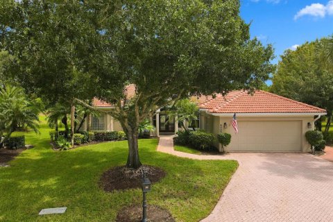 House in Port St. Lucie, Florida 3 bedrooms, 227.15 sq.m. № 2421120 - photo 3