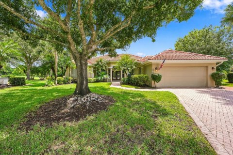 House in Port St. Lucie, Florida 3 bedrooms, 227.15 sq.m. № 2421120