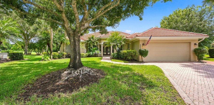 House in Port St. Lucie, Florida 3 bedrooms, 227.15 sq.m. № 2421120