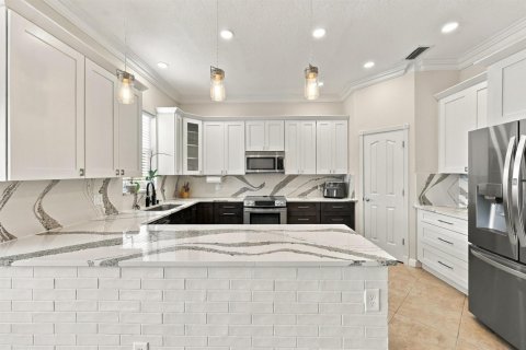 House in Port St. Lucie, Florida 3 bedrooms, 227.15 sq.m. № 2421120 - photo 23