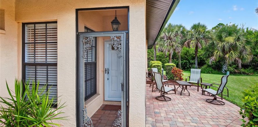 House in Venice, Florida 2 bedrooms, 142.33 sq.m. № 1830048