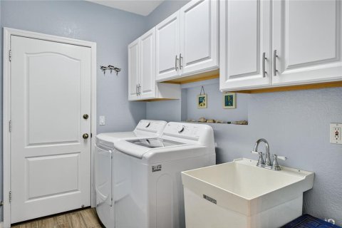 House in Venice, Florida 2 bedrooms, 142.33 sq.m. № 1830048 - photo 23