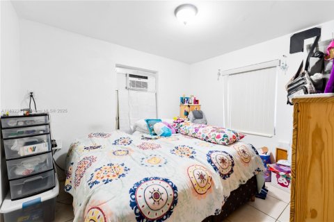 House in Hialeah, Florida 3 bedrooms, 132.29 sq.m. № 1944244 - photo 23