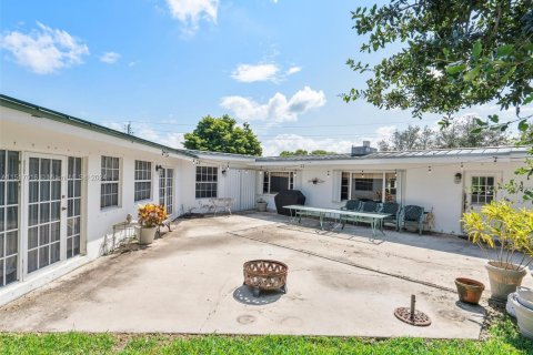 House in Southwest Ranches, Florida 7 bedrooms, 512.36 sq.m. № 1753496 - photo 4