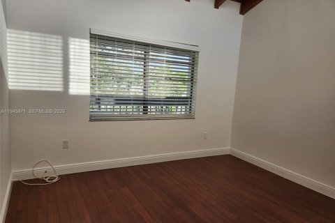 Condo in Coral Gables, Florida, 2 bedrooms  № 2091190 - photo 13