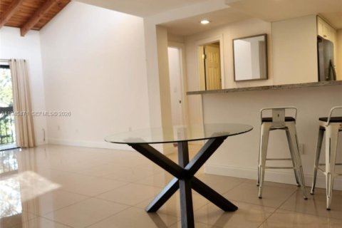 Condo in Coral Gables, Florida, 2 bedrooms  № 2091190 - photo 21
