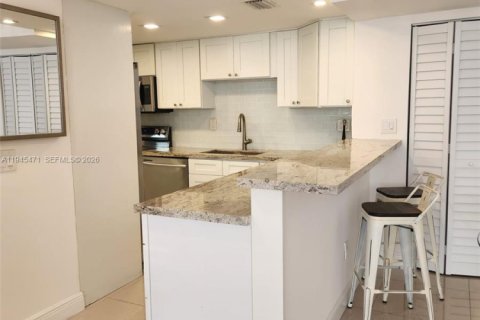 Condo in Coral Gables, Florida, 2 bedrooms  № 2091190 - photo 19