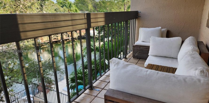 Condo in Coral Gables, Florida, 2 bedrooms  № 2091190