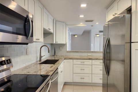 Condo in Coral Gables, Florida, 2 bedrooms  № 2091190 - photo 5
