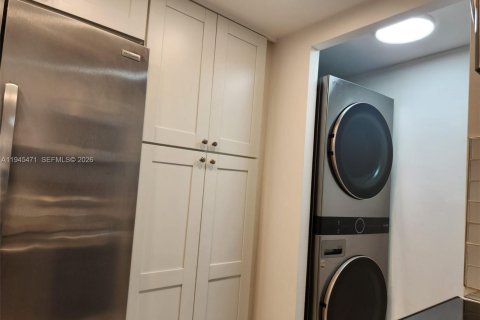 Condo in Coral Gables, Florida, 2 bedrooms  № 2091190 - photo 27