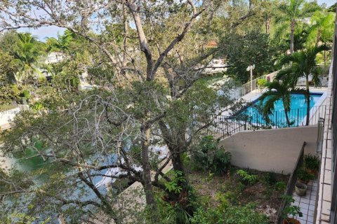 Condo in Coral Gables, Florida, 2 bedrooms  № 2091190 - photo 24