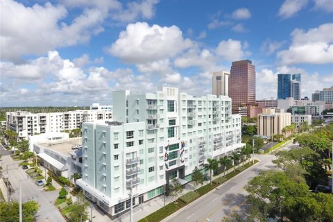 Apartamento en alquiler en Fort Lauderdale, Florida, 1 dormitorio, 66.52 m2 № 1779874 - foto 1