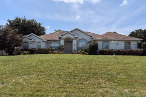 House in Ocala, Florida 3 bedrooms, 207.54 sq.m. № 1911345 - photo 1