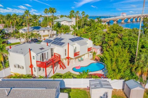 House in Saint Pete Beach, Florida 3 bedrooms, 208.94 sq.m. № 2195714 - photo 4