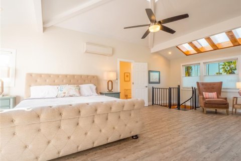 House in Saint Pete Beach, Florida 3 bedrooms, 208.94 sq.m. № 2195714 - photo 17