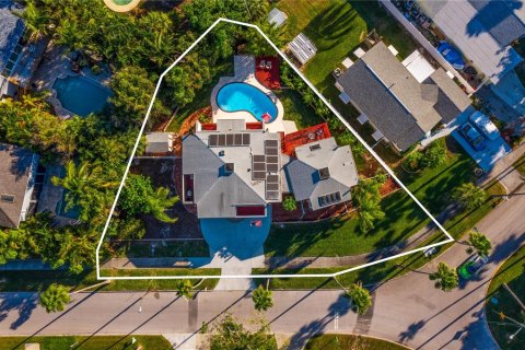 House in Saint Pete Beach, Florida 3 bedrooms, 208.94 sq.m. № 2195714 - photo 6