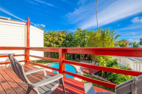 House in Saint Pete Beach, Florida 3 bedrooms, 208.94 sq.m. № 2195714 - photo 20