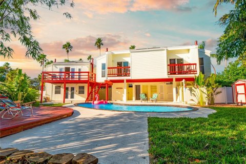 House in Saint Pete Beach, Florida 3 bedrooms, 208.94 sq.m. № 2195714 - photo 21