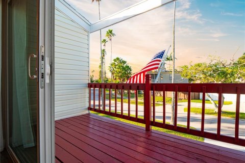 House in Saint Pete Beach, Florida 3 bedrooms, 208.94 sq.m. № 2195714 - photo 15