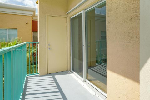 Condominio en venta en South Miami, Florida, 2 dormitorios, 93.83 m2 № 1784202 - foto 13