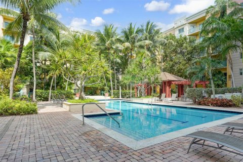 Condominio en venta en South Miami, Florida, 2 dormitorios, 93.83 m2 № 1784202 - foto 16